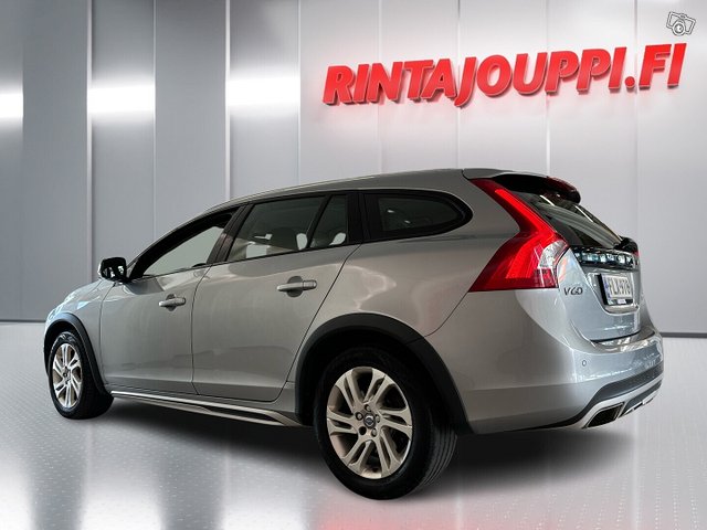 Volvo V60 Cross Country 2