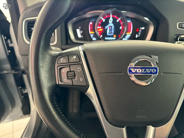 Volvo V60 Cross Country 18