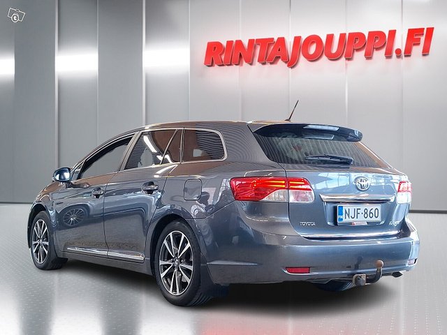 Toyota Avensis 2