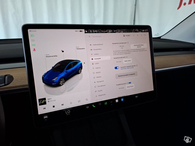 Tesla Model Y 12