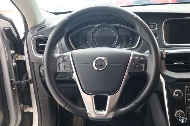 Volvo V40 Cross Country 13