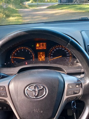 Toyota Avensis 9