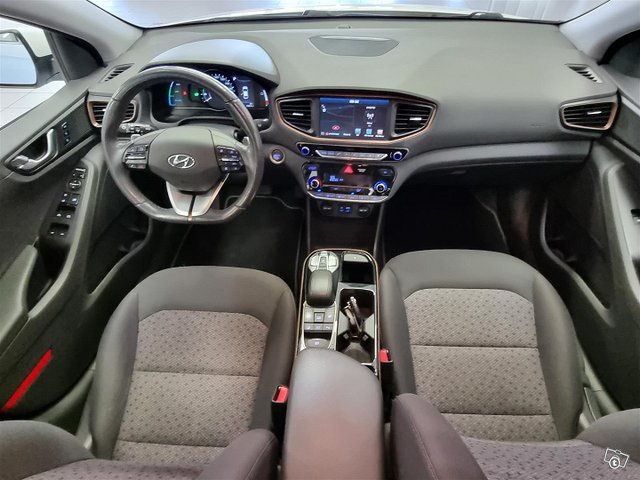 HYUNDAI IONIQ Electric 12