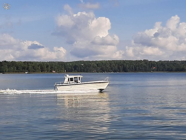 Turvallinen yhteysvene mökkisaareen, kuva 1