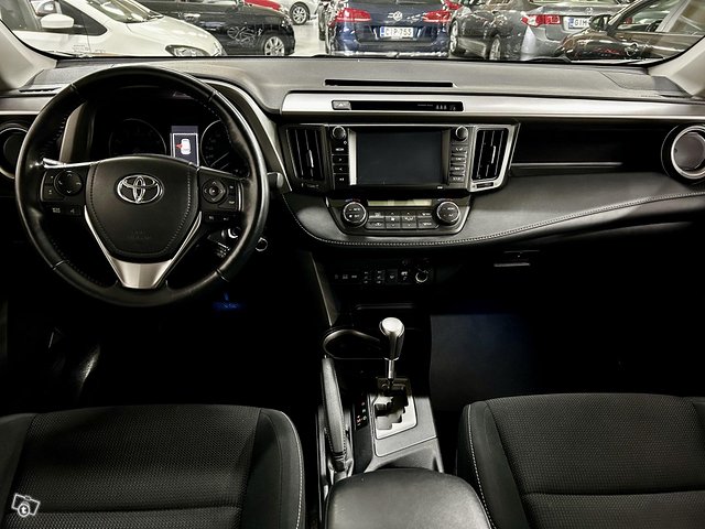 Toyota RAV4 8