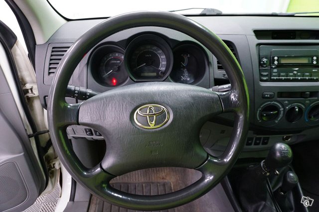 Toyota Hilux 13