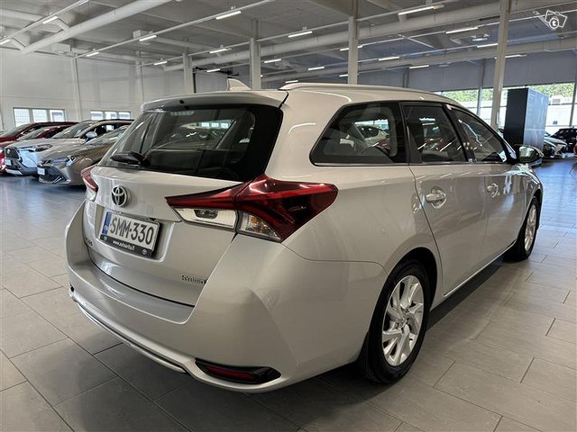 Toyota Auris 5