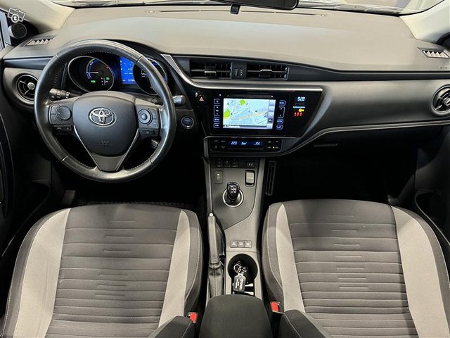 Toyota Auris 11