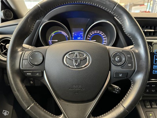 Toyota Auris 13