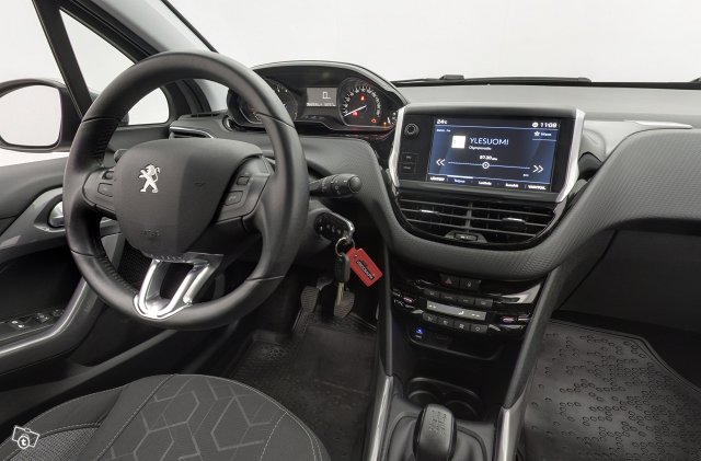 PEUGEOT 2008 9