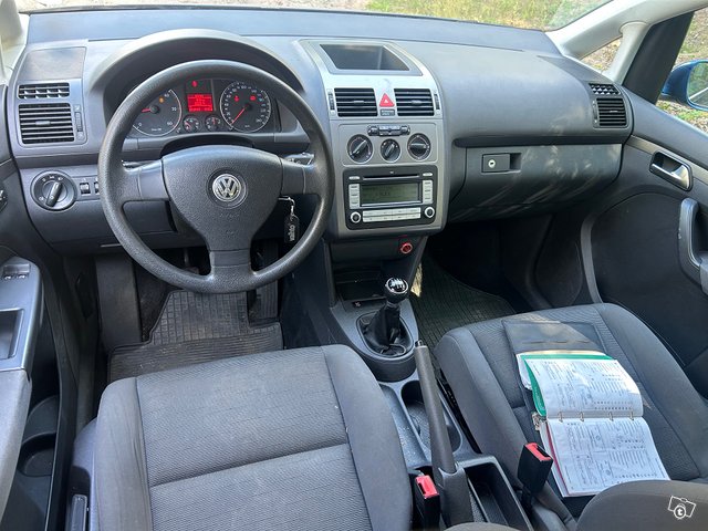 Volkswagen Touran 8