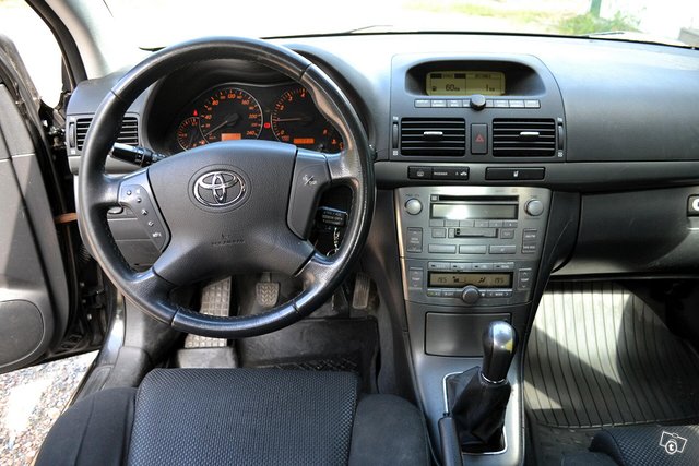 Toyota Avensis 13