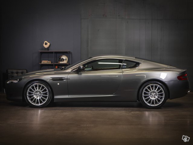 Aston Martin DB9 3