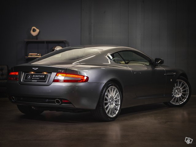 Aston Martin DB9 5