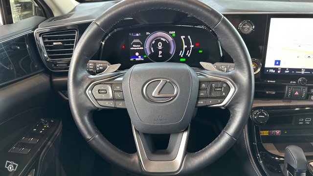 Lexus NX 12