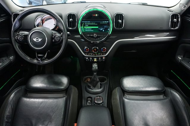 Mini Countryman 9