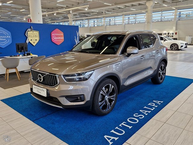 VOLVO XC40 1