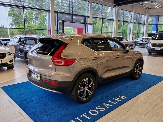 VOLVO XC40 3