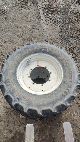 New Holland 540/65R30 3