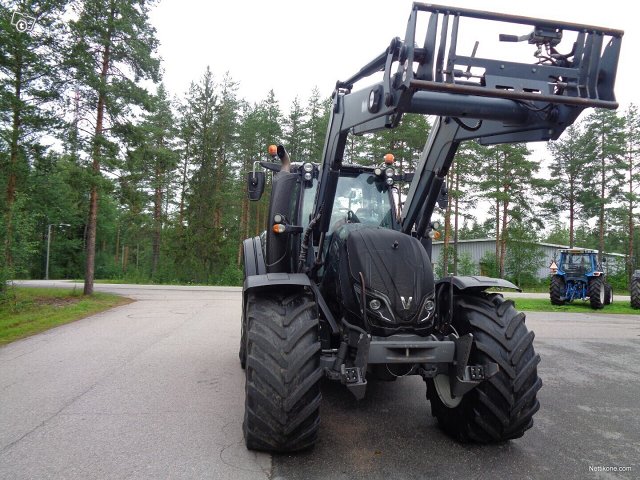 Valtra T234 Versu + Quicke 66 6