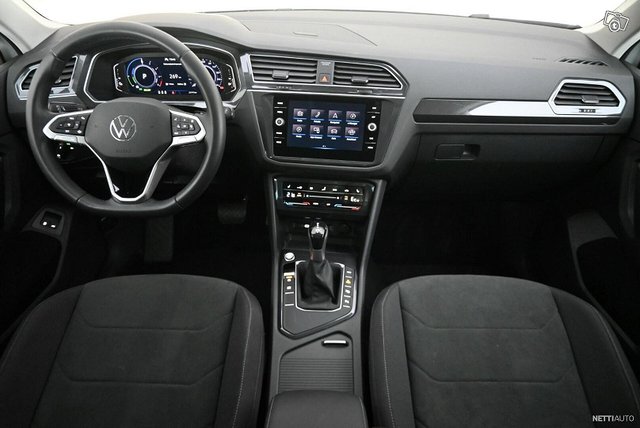 Volkswagen Tiguan 8