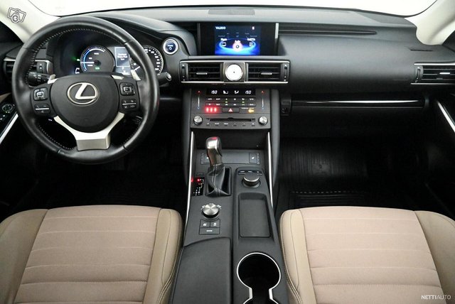 Lexus IS 8