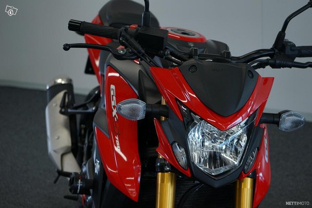 Suzuki GSX-S 7