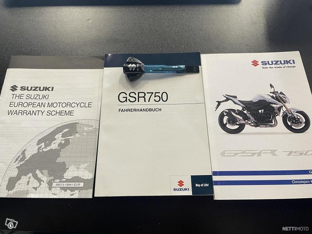 Suzuki GSR 8