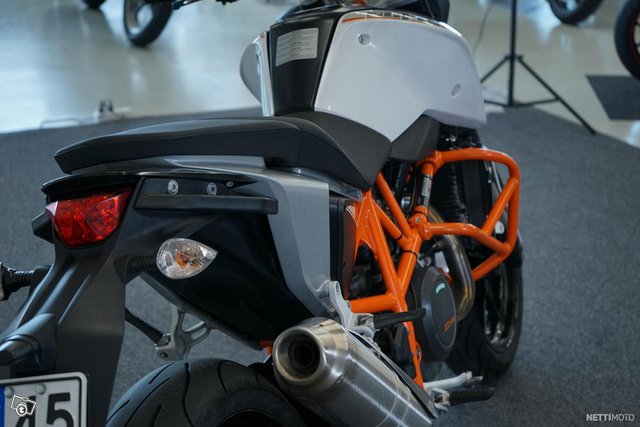 KTM 690 8