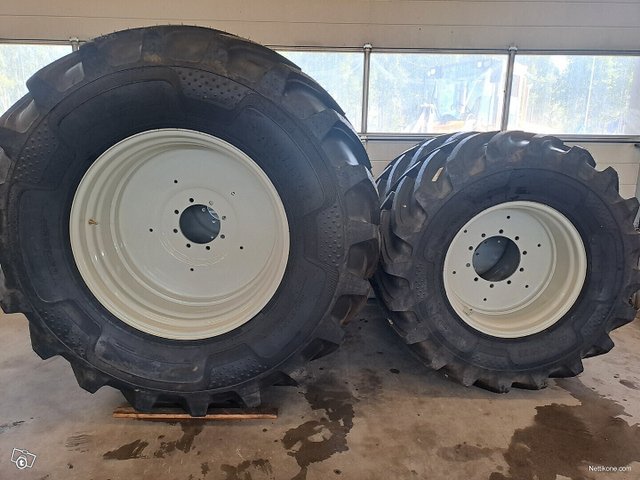 Alliance 710/70r38/600/65r28 Alliance Rengassarja Valtra Vanteilla 3