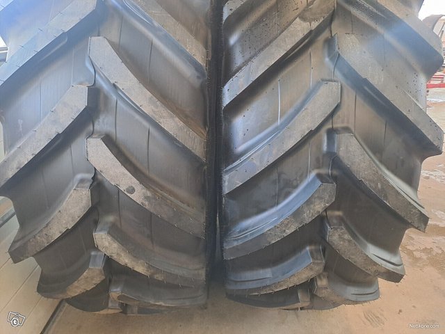 Alliance 710/70r38/600/65r28 Alliance Rengassarja Valtra Vanteilla 12