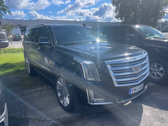 Cadillac Escalade 2