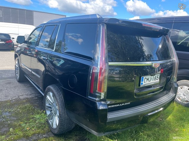 Cadillac Escalade 8