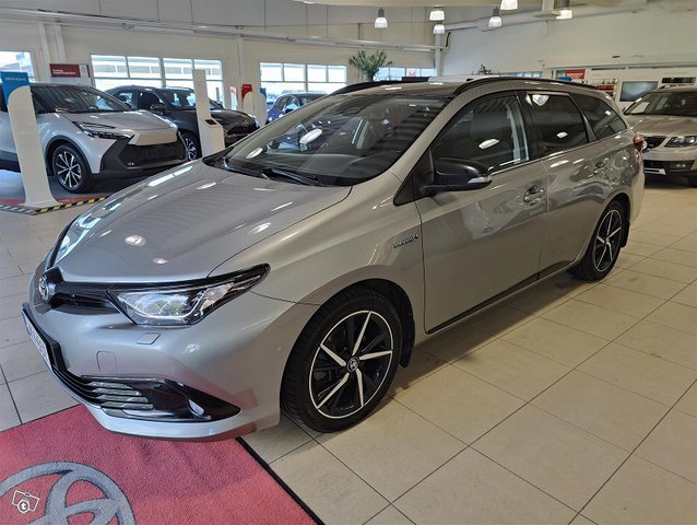 TOYOTA AURIS