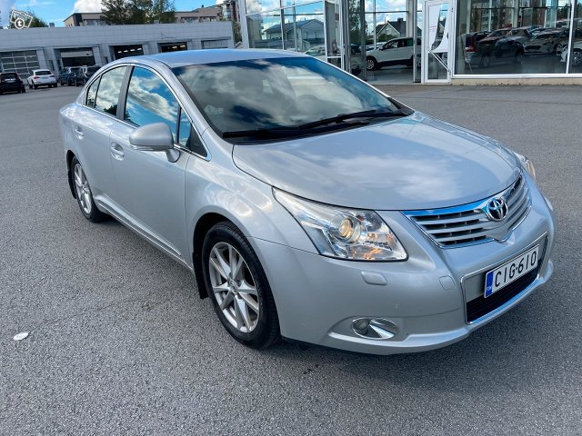 Toyota Avensis 1