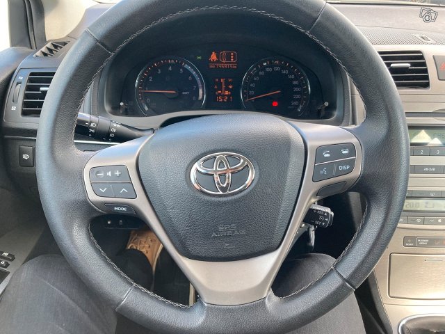 Toyota Avensis 6