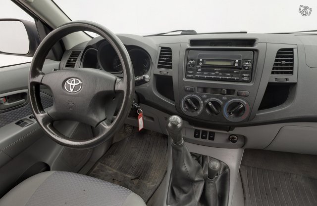 TOYOTA Hilux 9