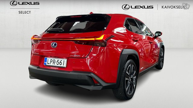 Lexus UX 5