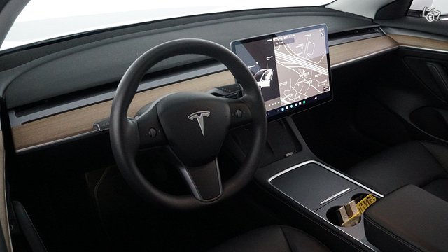 Tesla Model 3 9