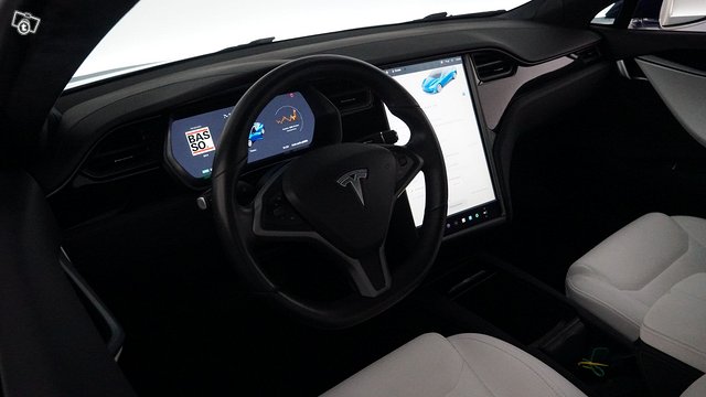 Tesla Model S 9