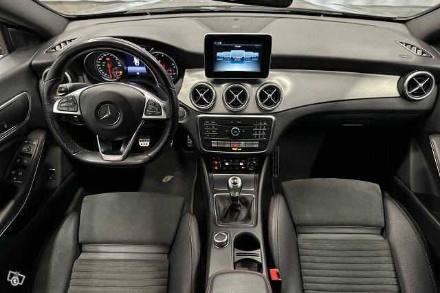 Mercedes-Benz CLA 8