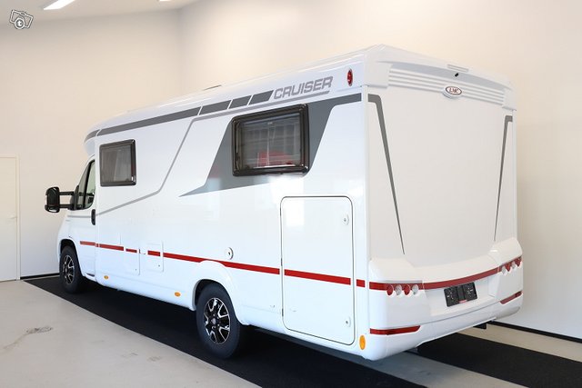 LMC Cruiser T662 2