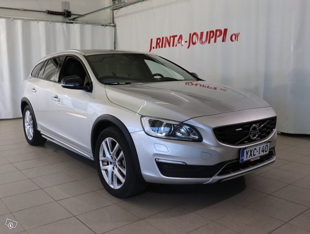 Volvo V60 Cross Country 1