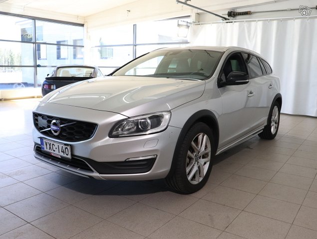 Volvo V60 Cross Country 2