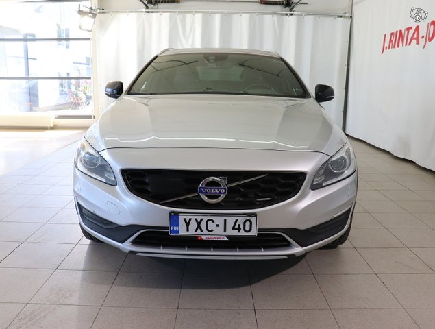 Volvo V60 Cross Country 3