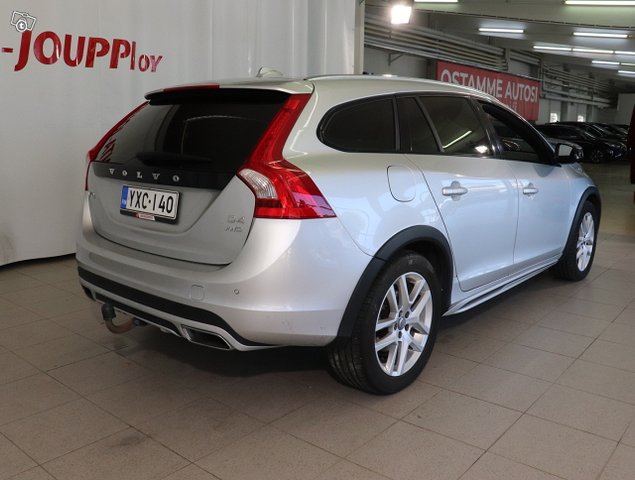 Volvo V60 Cross Country 5