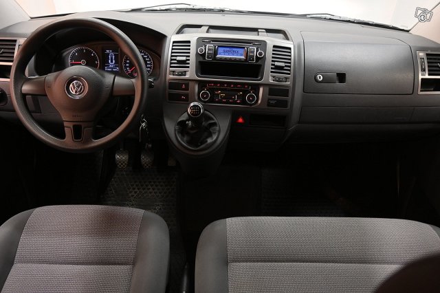 Volkswagen Caravelle 17