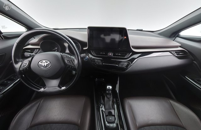 Toyota C-HR 10