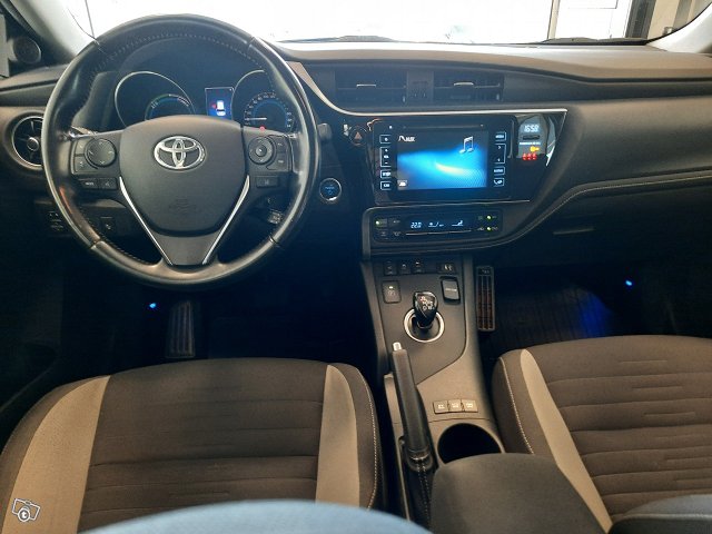 Toyota Auris 9