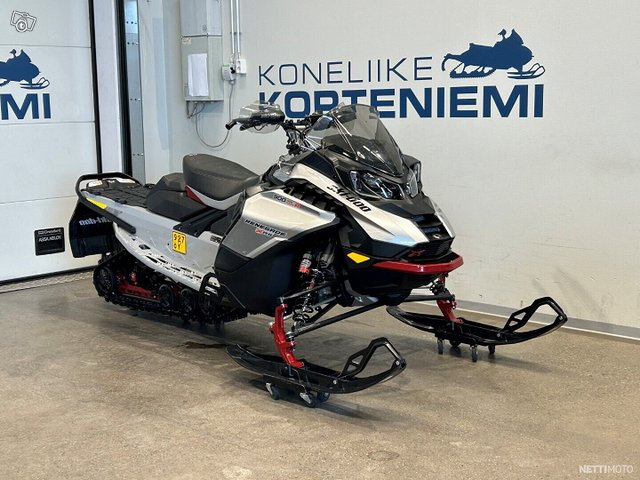 Ski-Doo Renegade 1